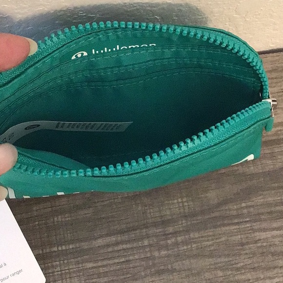 Lululemon Green Clippable Card Pouch - Picture 7 of 7